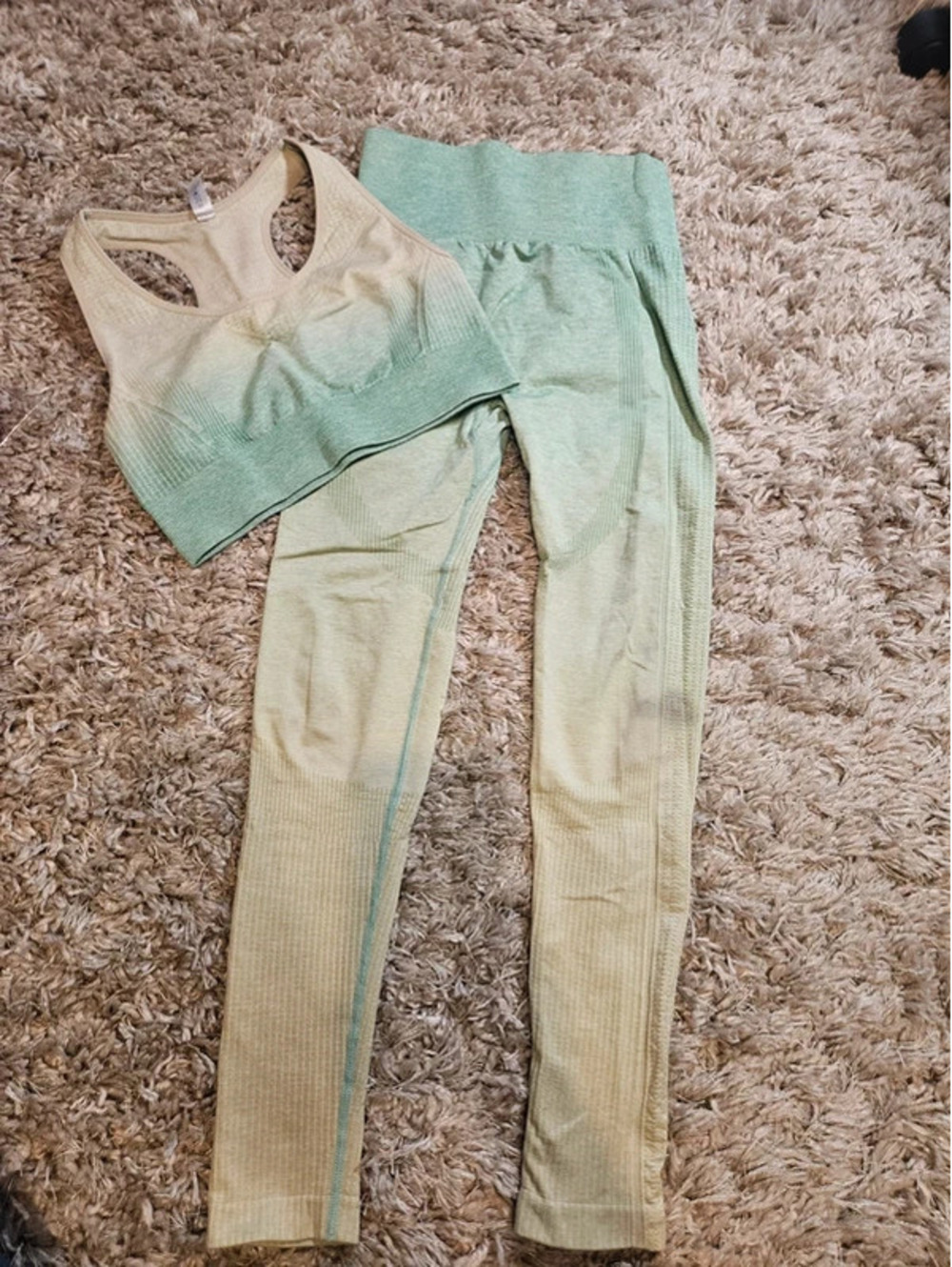 SHEIN Green/Yellow Ombre Sports Bra Leggings XS Womens Athleticwear (1 stain)
